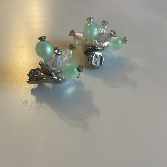 Vintage? Unique Clip on Earrings green iridescent beads diamond rhinestones tip - Picture 4 of 5